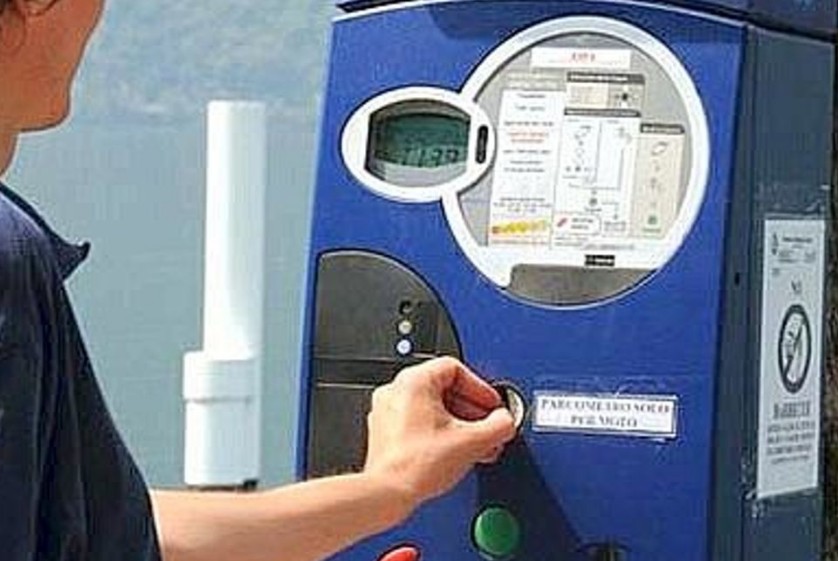 Via alla posa dei nuovi parcometri nel centro&nbsp;storico